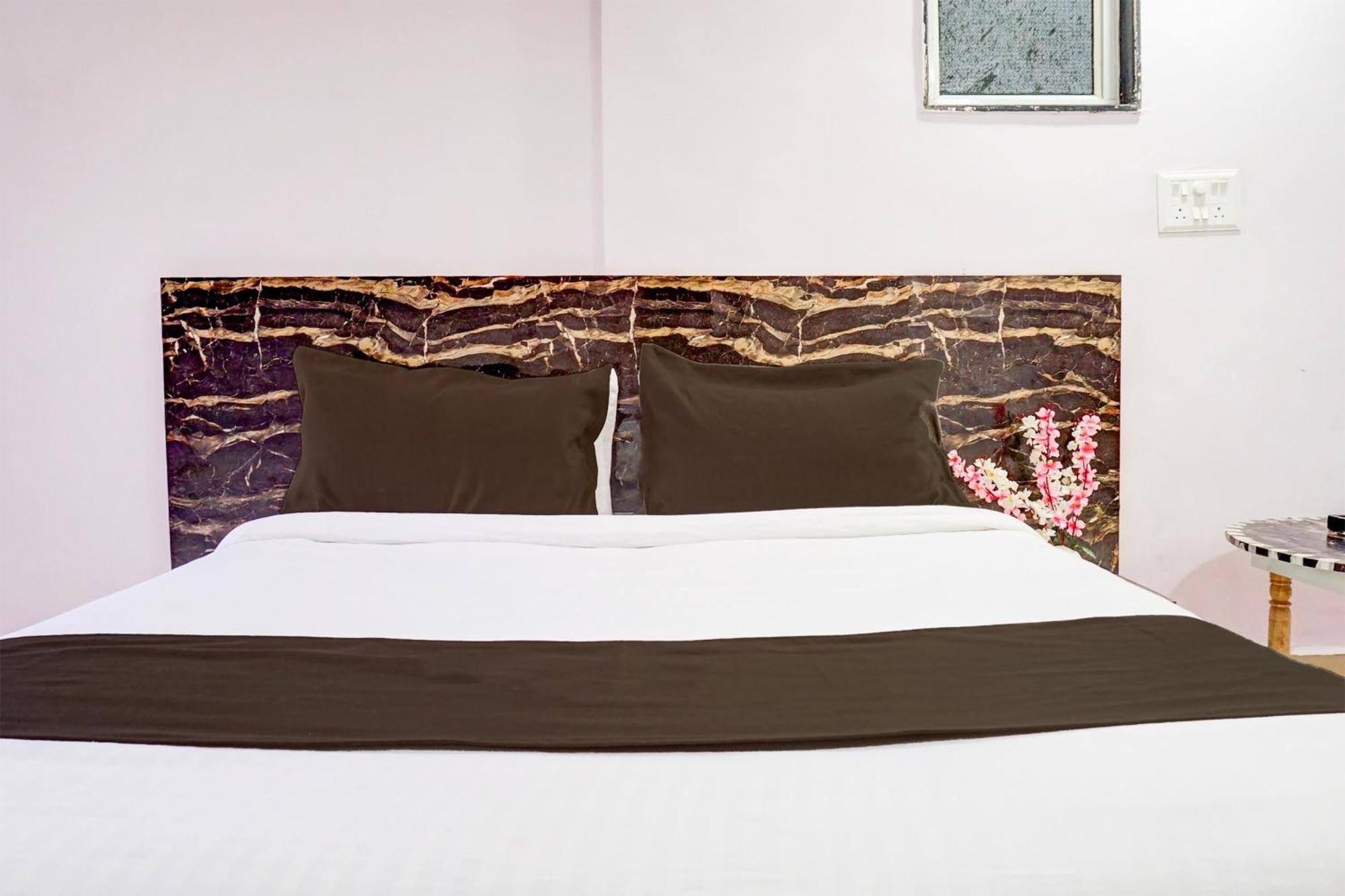 Hotel O Silver Inn 힌제와디 외부 사진